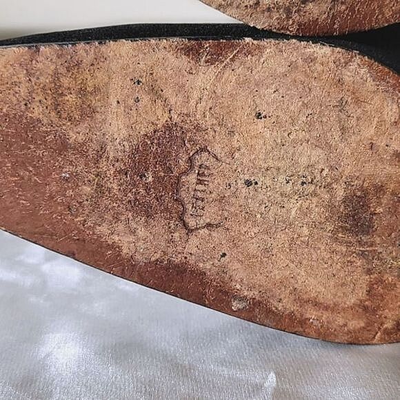 Vtg Stuart Weitzman black suede block heel square toe pumps - Picture 7 of 13